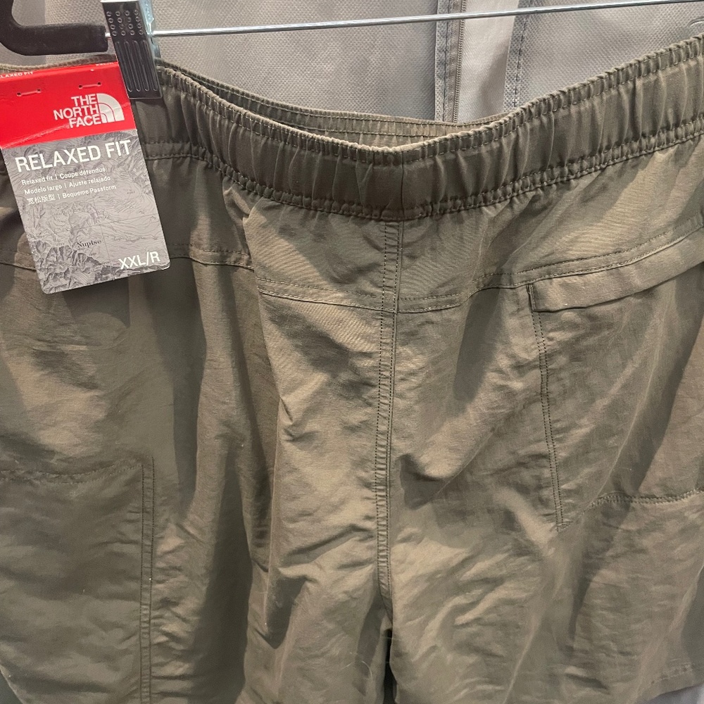 NWT - The North Face men’s quick dry shorts. XXL